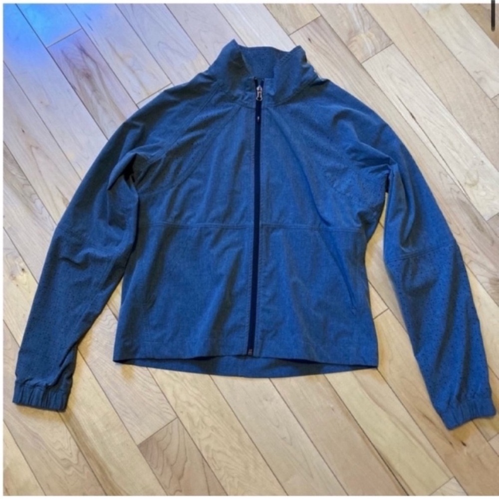 Calia by Carrie Underwood gray lightweight perforated pattern jacket medium